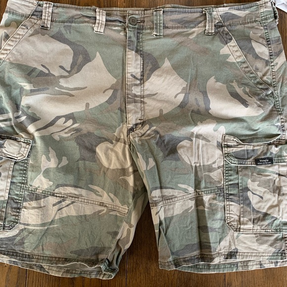 Wrangler Men's Camouflage Cargo Shorts - Picture 3 of 3